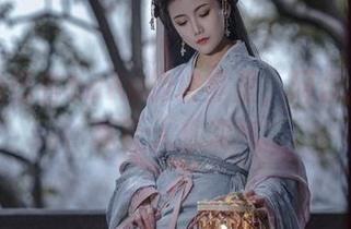 在巴鲁巴鲁BaRu的浴室里，网盘里的写真让人想喘气