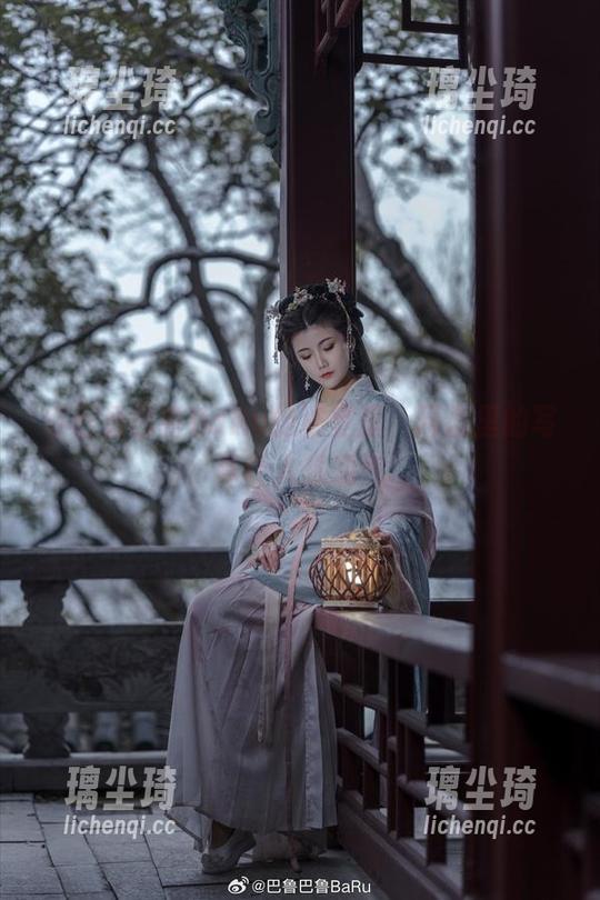 在巴鲁巴鲁BaRu的浴室里，网盘里的写真让人想喘气