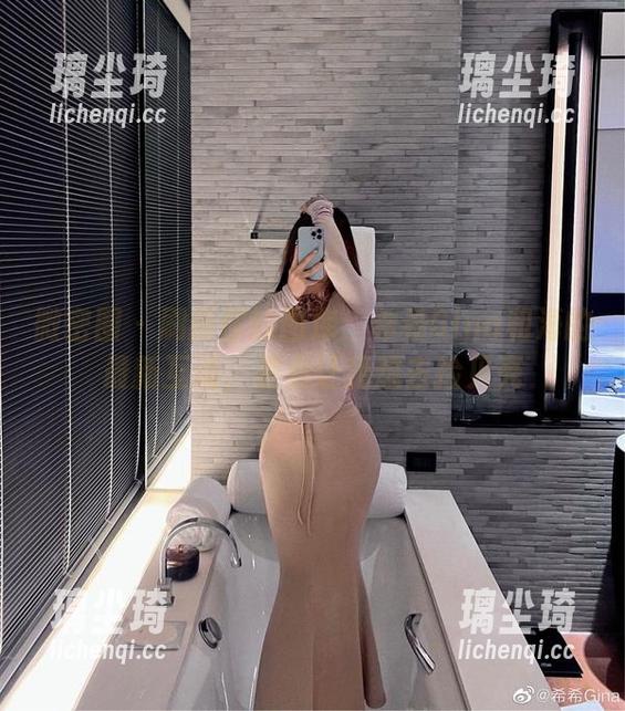 希希Gina 微密圈 - 刷新你的图库:希希Gina和海的最新互动,差点让我想去捡贝壳