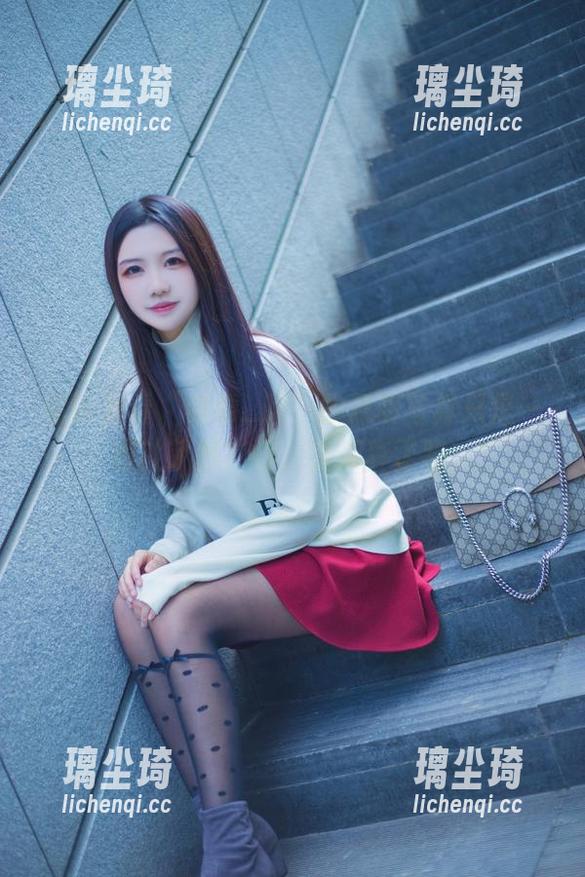 希希_啾 你以为看“希希_啾”的透明写真只是一眼就了然?哼,太天真了吧。