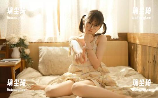 看幼水铃衣这照片，白色也能穿出个性，真是太逆天了！