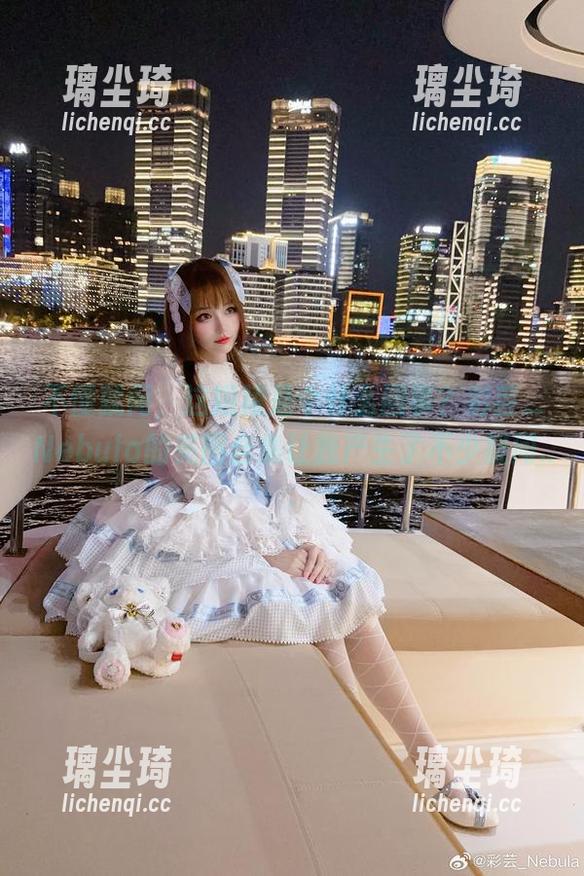 彩芸_Nebula 不懂就问,这短裙是个什么回事?彩芸_Nebula的美图合集让我产生了不少疑问...