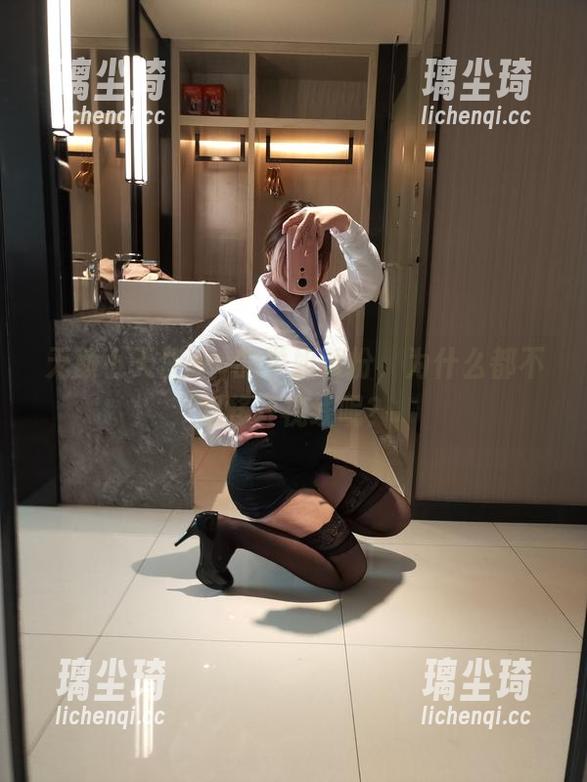 无颜小天使wy 无颜小天使wy的学姐装扮,为什么都不想移开视线呢?