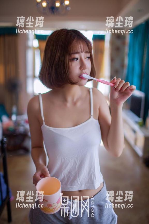 果团网-陈迪娅 果团网 - 没有传闻中的严肃,只有陈迪娅的婚纱与高清图集中的轻松时刻!