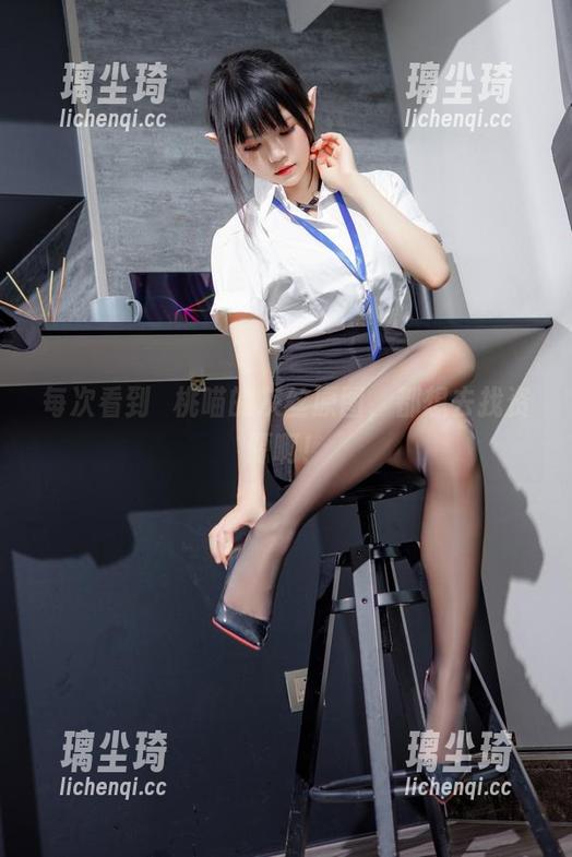 桜桃喵 每次看到桜桃喵的灰丝原图,都想去找资源啊!