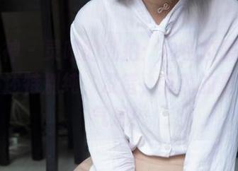 梦丝女神 – 灵唯的私拍：白色校服，不仅逼格高还特别纯，没错，我说的是纯洁的气息！