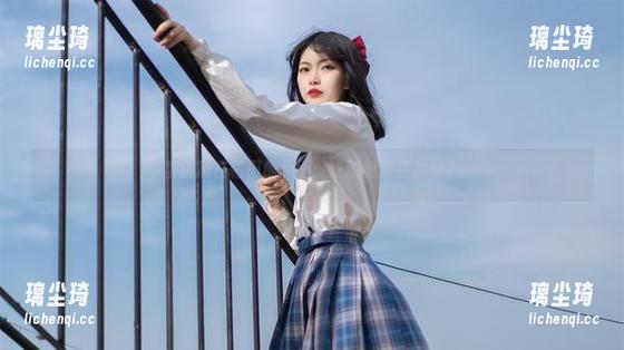 梨瑾瑾 梨瑾瑾在稻田的原图:这画面没拖后腿?
