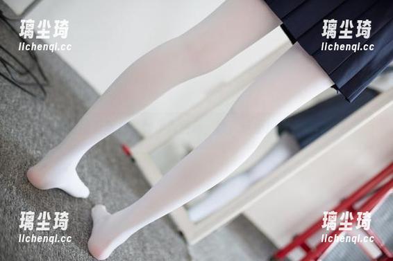 森萝财团 森萝财团最新户外丝足秀图册,咦,这小细腿哪里跑?!