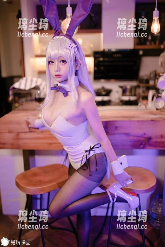 樱井小莜 纯白在樱井小莜的定制写真中,仿佛能嗅到雪的味道,也是时候怀念一下以前的冬天♪