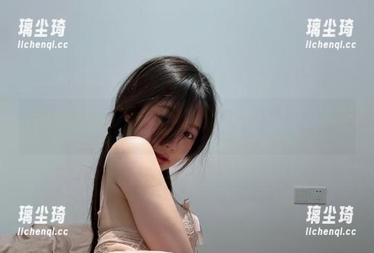 火龙果羊 微密圈 - 火龙果羊写真:被厨娘的纯欲一击后,我只能默默递上外卖!