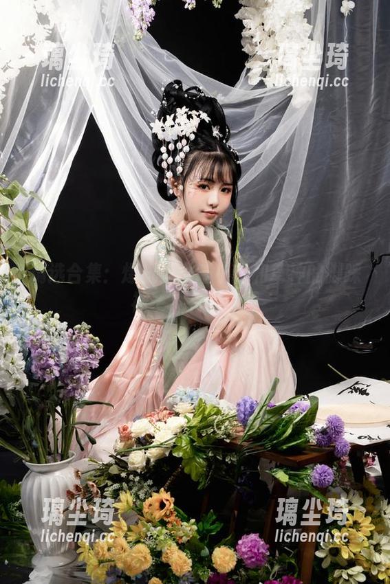 爆机少女喵小吉 精选合集:爆机少女喵小吉和草神的脚踩袜子,有点意思
