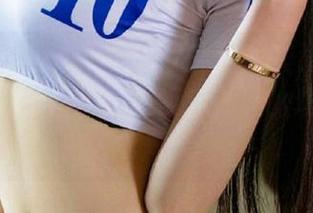 爱尤物 – 我才不相信你能从吴美溪的高清作品集中走出来，曼蒂克的吻太吸引人了！