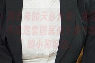 爱尤物 – 周于希的天台合集：高空瑜伽，别瞎说！不过这套图就底下那个喊“走开”的小狗好凶。