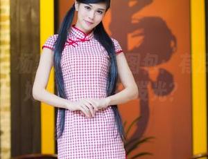 爱蜜社 – 杨紫嫣的眼镜图包：有没有觉得她的视线像在发光？