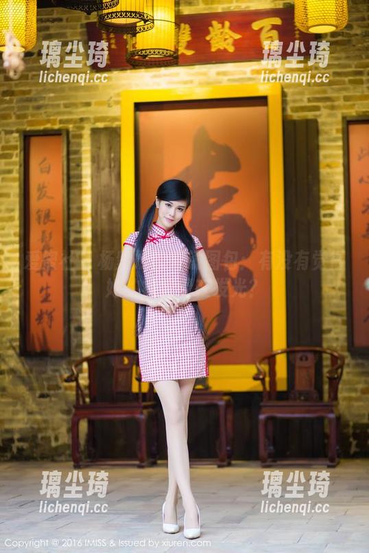 爱蜜社-杨紫嫣 爱蜜社 - 杨紫嫣的眼镜图包:有没有觉得她的视线像在发光?