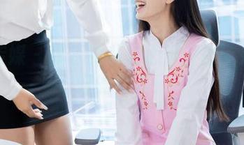 物恋传媒 – 菲菲的私拍心声：吊带是我最好的朋友！