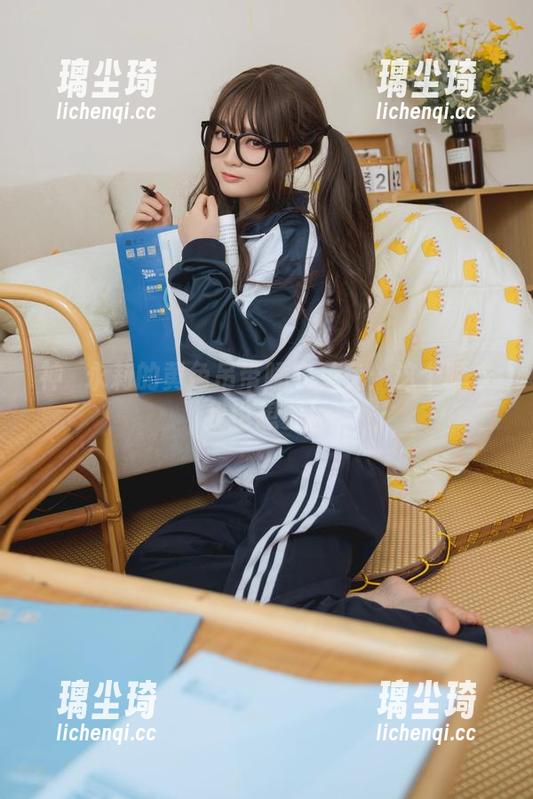 神沢永莉 神沢永莉的黄色吊带睡衣兔兔:这个睡衣我也想要!