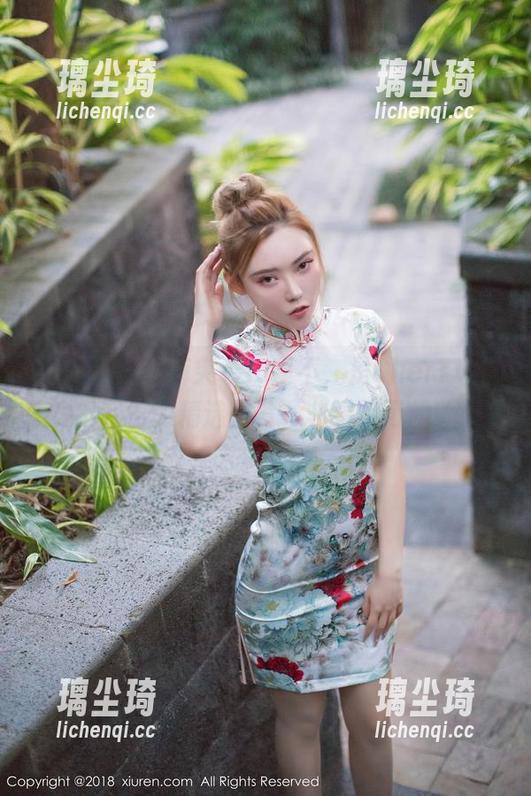 秀人网-Cherry绯月樱 秀人网 - 短裤突袭!噢不,是Cherry绯月樱的精选图片,非看不可的