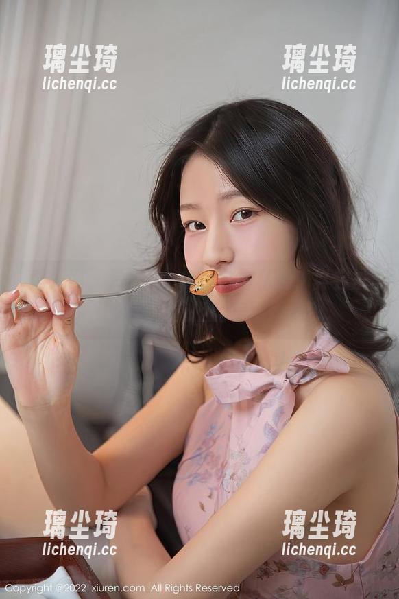 秀人网-冷月yuer 秀人网 - 冷月yuer的白裙私拍,真会挑,让我难以抗拒的美图风暴!