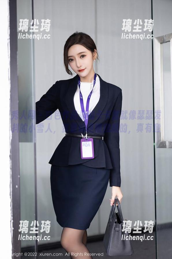 秀人网-卡卡酱 秀人网 - 白色作品里的卡卡酱就像瑟瑟发抖的小雪人,资源说是随意抓的,真有意思