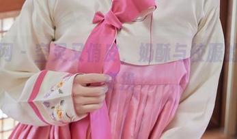 秀人网 – 空灵又俏皮，奶酥与校服的视觉交换