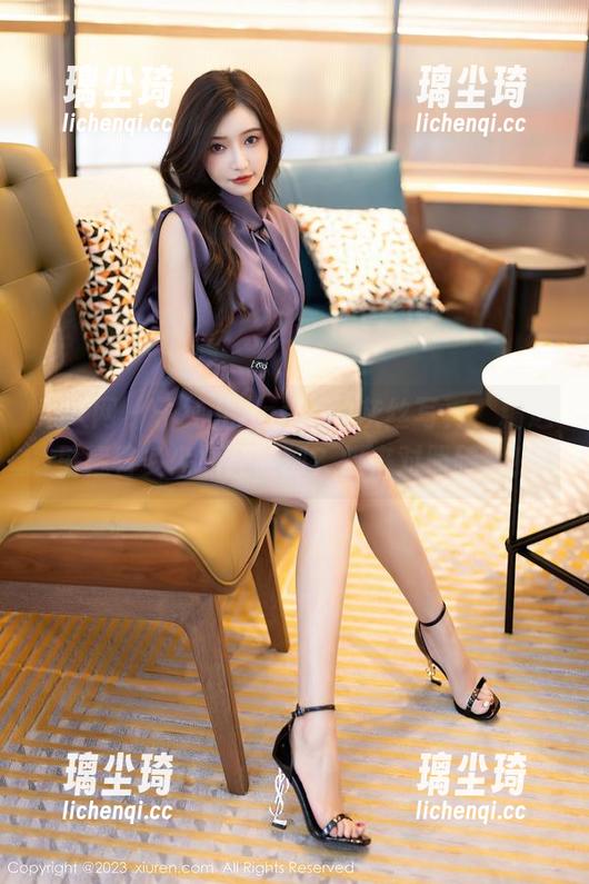 秀人网-子纯儿Annie 秀人网 - 子纯儿Annie的灰丝写真,精选里藏着多少抓狂时刻?快来对照砖头!