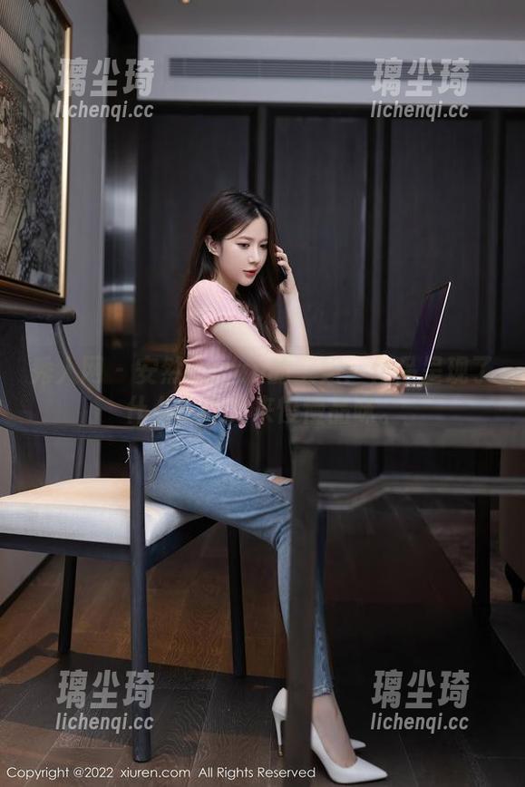 秀人网-安然anran 秀人网 - 安然anran的空姐:作品呈现了什么?让我来慢慢品味。