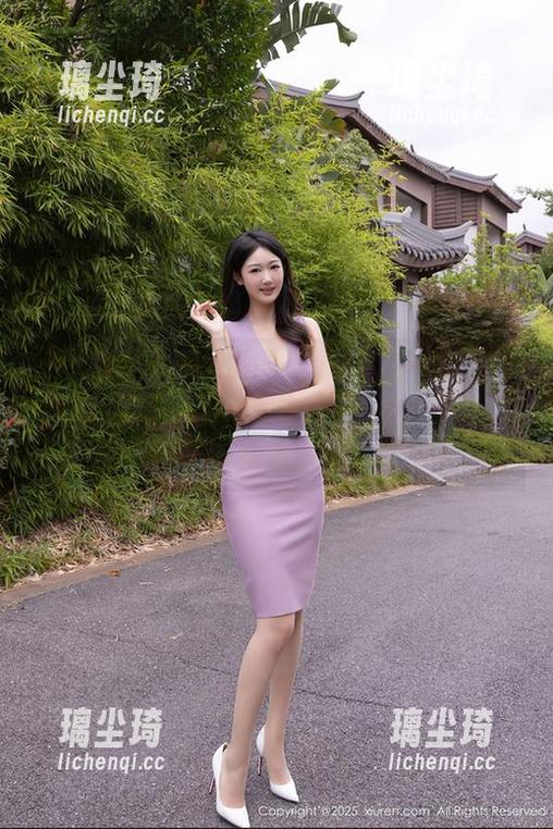 秀人网-悦悦姐 秀人网 - 悦悦姐的图集:让人“一愣”的旗袍,总让人联想到古代“打小报告”的姑娘。