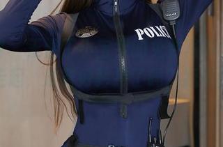 秀人网 – 王俪丁小宝贝的免费写真大展，吊带走起，准备好矜持了吗？我可能不行～