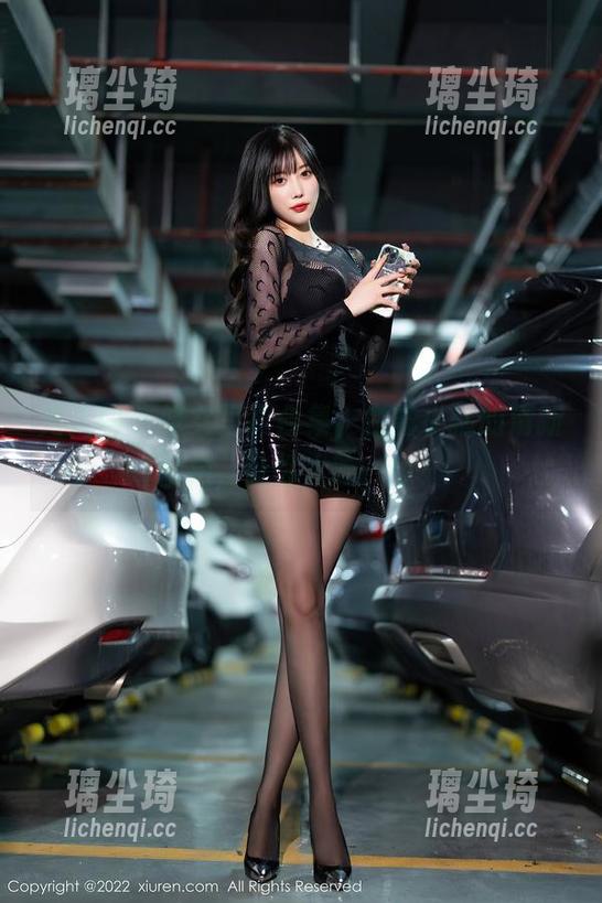 秀人网-白露小猪 秀人网 - 修女写真合集,白露小猪的清新侧拍,让你大吃一惊!