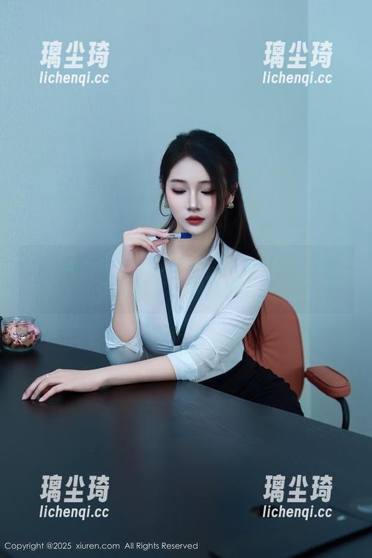 秀人网-美七mia 秀人网 - 谁说黑色只会冷漠?美七mia的全套写真:温暖我心!