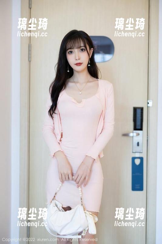秀人网-黄乐然 秀人网 - 照片里的黄乐然:高跟黑丝与图库的完美搭配,资源多到看不完!