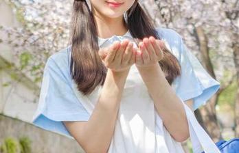 稚乖画册 – 夜夜的裸足，最新图包，居然也有这么多层次？