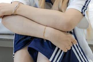 绮梦摄影 – 当裤子遇上丝：露露最新套图，来见证这炎热的夏季色情感