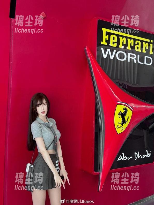 腐团儿Ikaros 吊带私房图集,腐团儿Ikaros这次也太敢穿了吧!