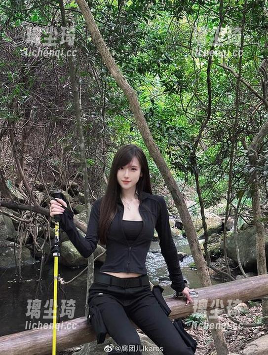 腐团儿Ikaros 腐团儿Ikaros的丝袜大放异彩,资源满满又令人忍俊不禁!
