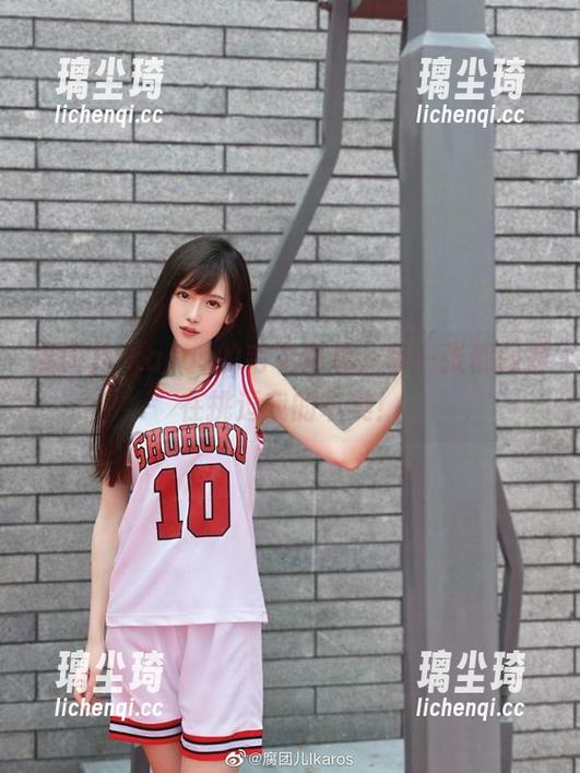 腐团儿Ikaros 腐团儿Ikaros的毛衣照片,每一张都像是在挑逗我的审美!