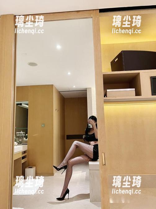 葛征 微密圈 - 葛征的私房图包,牛仔辣妹蹭个热点来吧