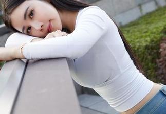 蜜桃社 – 福利不藏私，初月夏天的图片简约而不简单。