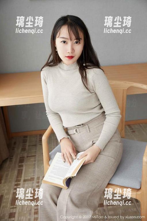 蜜桃社-安琪拉Angela 蜜桃社 - 旅拍写真:安琪拉Angela的分享,让我怀疑是不是在摆POSE。