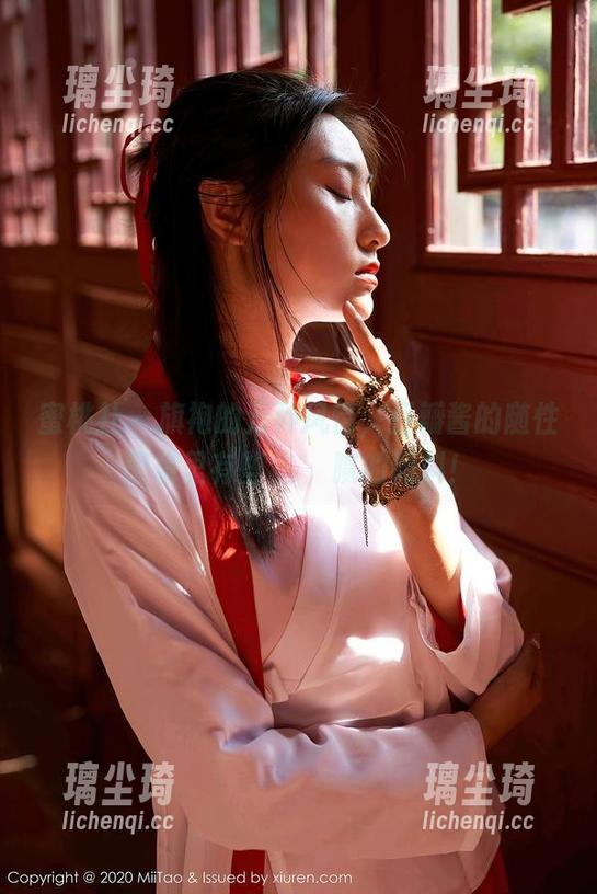 蜜桃社-豆瓣酱 蜜桃社 - 旗袍的万种风情,豆瓣酱的随性图集里有些ุ้น腻的调料!