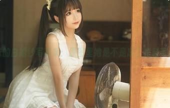 蠢沫沫的白婚纱写真集：原图里她是不是忘了把鞋带系上？