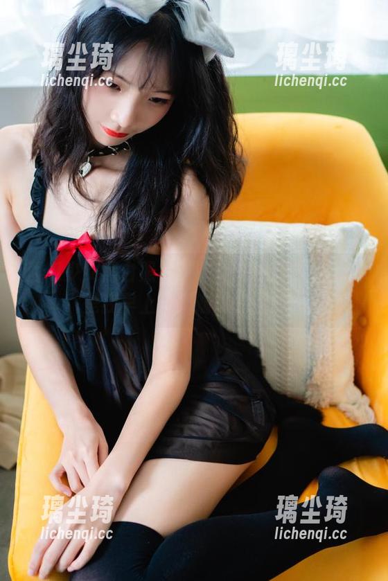 西瓜少女 西瓜少女黑白照片:哦,这种对比,不就是我早上没喝咖啡的状态?