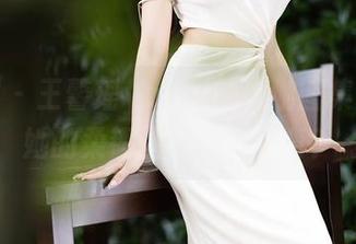 语画界 – 王馨瑶yanni的瑜伽图集：我和她的柔韧性——谁更弯？