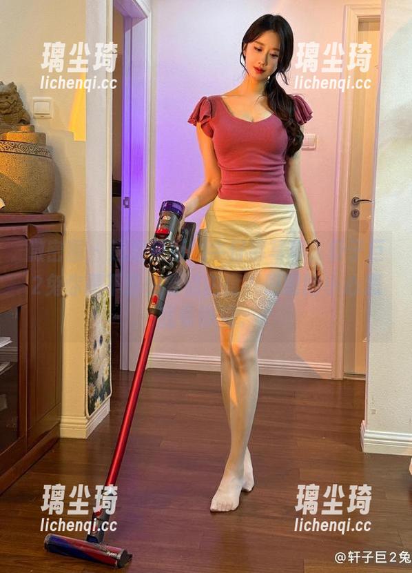 轩子巨2兔 微密圈 - 这组更新的牛仔裤写真,轩子巨2兔你是不是想要点热度?聪明的小心思我看得见。