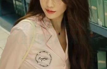 微密圈 – 免费赏析轩子巨二兔的校服写真，人生就该这样随意快乐！