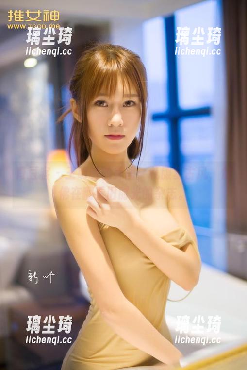 青豆客-王明明 青豆客 - 王明明的美图:礼服复古风,仿佛在翻看旧时光的杂志。