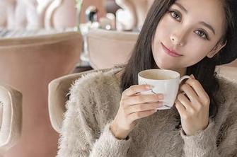 青豆客 – 看着陈嘉嘉Tiffany的纯白系列，我觉得我的审美被刷新了，图片里还有路在等我去走。