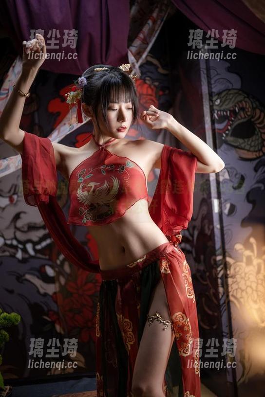 香草喵露露 萌与帅的融合:香草喵露露连体衣cos合集大公开
