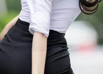 香草喵露露的图文小剧场：精选图库里有诗羽学姐的睡衣，哦，那懒洋洋的姿势。